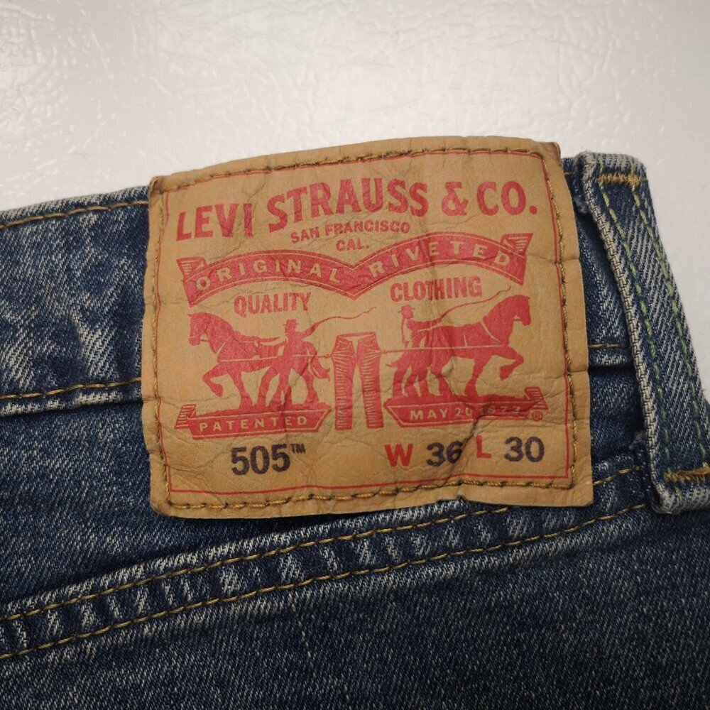 Levi's 505 Men's Size 36/30 Medium Wash Zipper & Button Closure Jeans